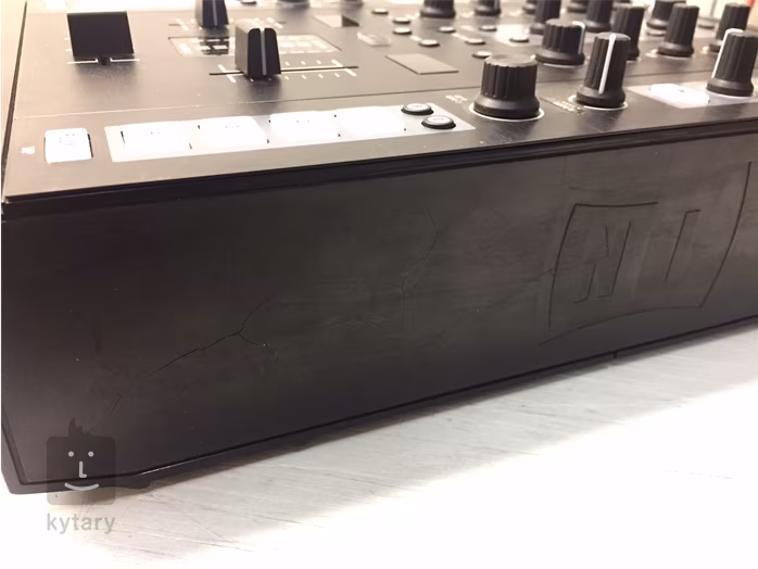 Native Instruments Traktor Kontrol Z2 (poškozené) - DJ mixpult