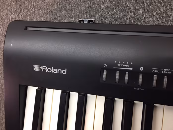 Roland FP-30 BK (použité) - Přenosné digitální stage piano
