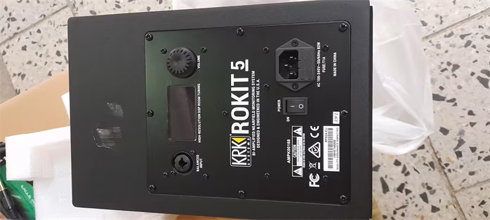 KRK Rokit 5G4 (poškozené) - Aktivní studiový monitor