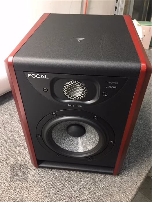 Focal Solo 6 (poškozené) - Aktivní studiový monitor