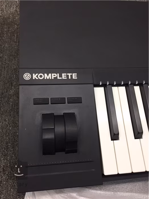 Native Instruments Komplete Kontrol S88 MK2  (použité) - USB/MIDI keyboard