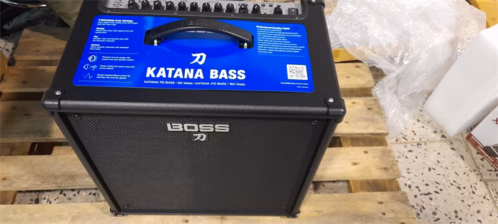 Boss KTN-110B (poškozené) - Baskytarové modelingové kombo