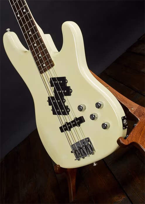 Aria Pro 2 80s Diamond Series JPJ-3 - Elektrická baskytara