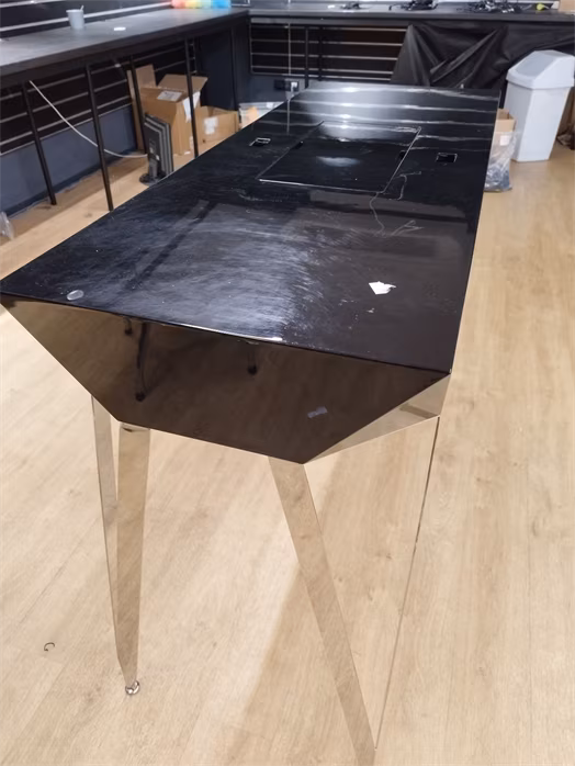 Glorious Diamond BK (použité) - DJ nábytek