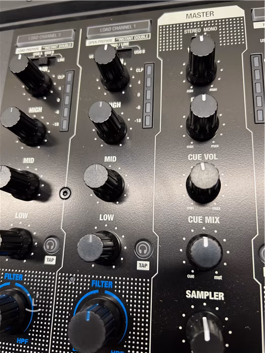 Reloop Mixon 8 Pro (použité) - DJ kontroler se zvukovou kartou