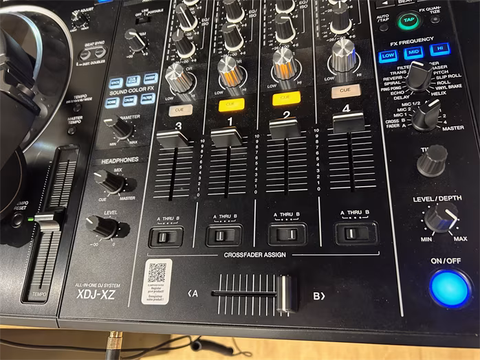 Pioneer DJ XDJ-XZ (použité) - DJ kontroler