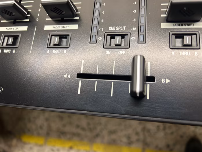 Reloop Mixon 8 Pro (rozbalené) - DJ kontroler se zvukovou kartou