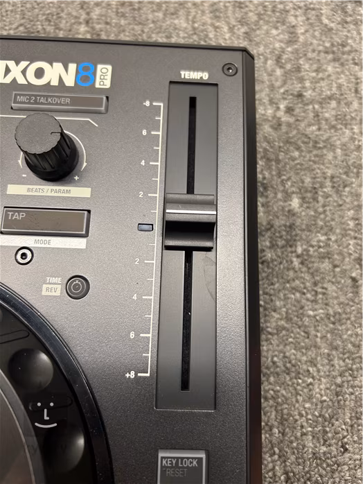 Reloop Mixon 8 Pro (rozbalené) - DJ kontroler se zvukovou kartou