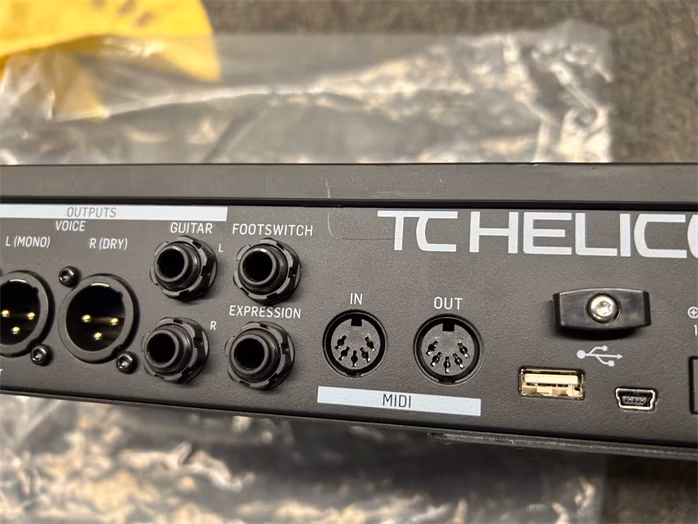 tc-helicon VoiceLive 3 Extreme (použité) - Vokální efektový procesor