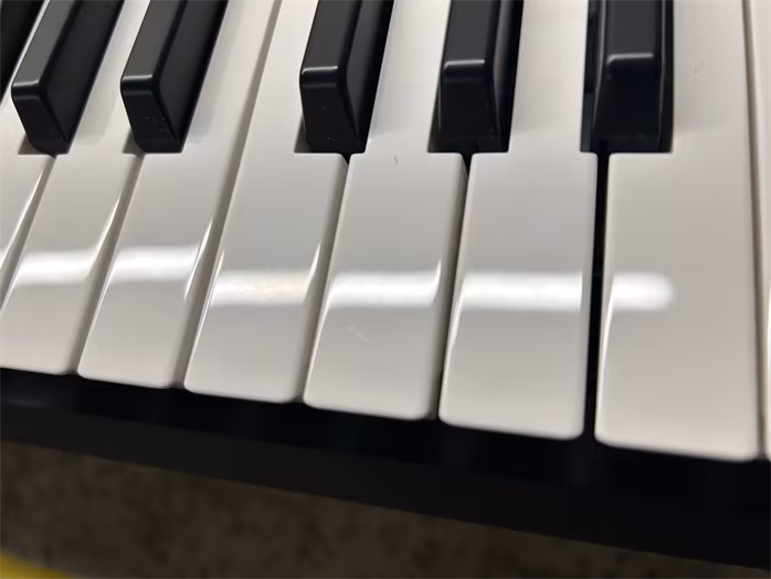 Yamaha PSR-E473 (použité) - Klávesy s dynamikou úhozu