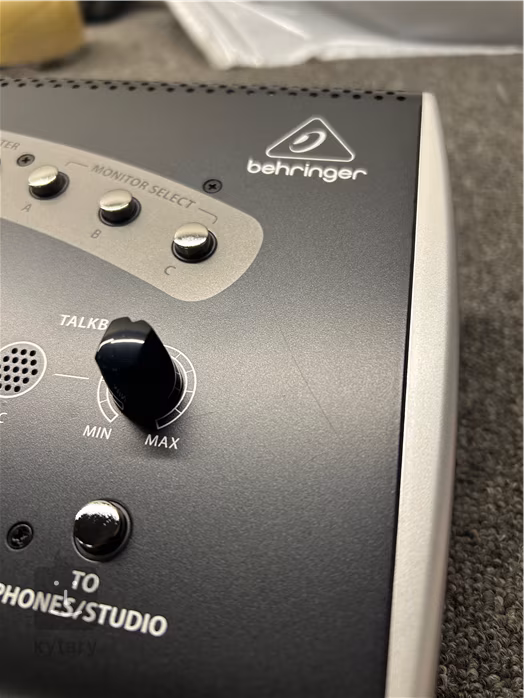 Behringer CONTROL2USB (použité) - Ovladač studiových monitorů