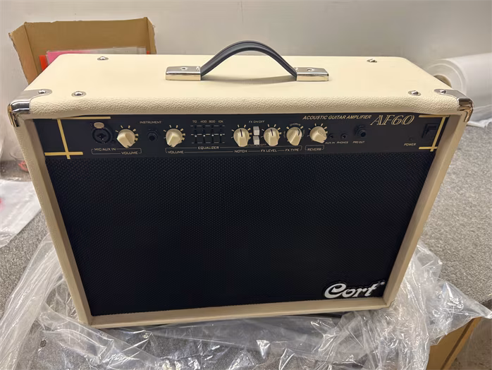 Cort AF 60 (použité) - Kombo pro akustické nástroje
