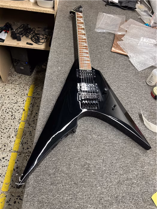 ESP LTD ARROW-200 BLK (použité) - Elektrická kytara