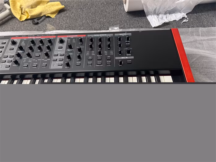 Roland V-STAGE 88 (rozbalené) - Přenosné digitální stage piano, varhany, syntezátor