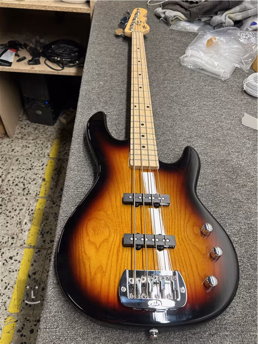 G&L Tribute JB-2 3-Tone Sunburst, MP (použité) - Elektrická baskytara