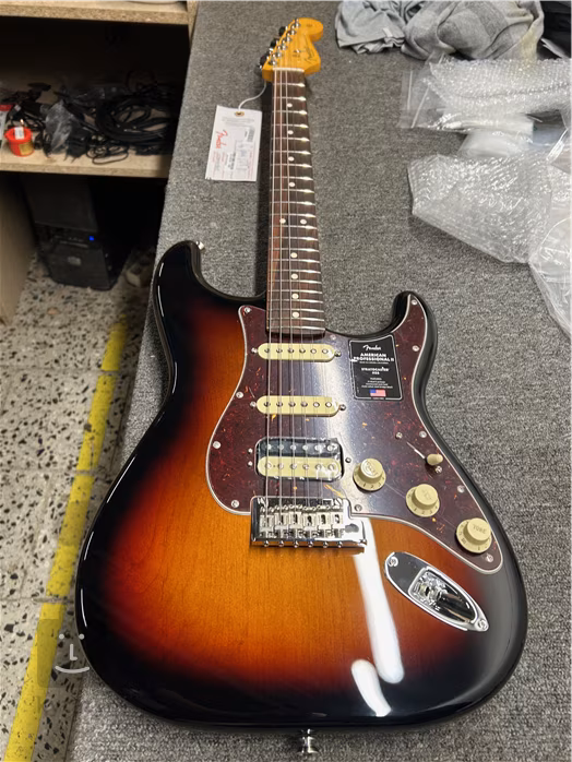 Fender American Professional II Stratocaster HSS RW 3TSB (použité) - Elektrická kytara