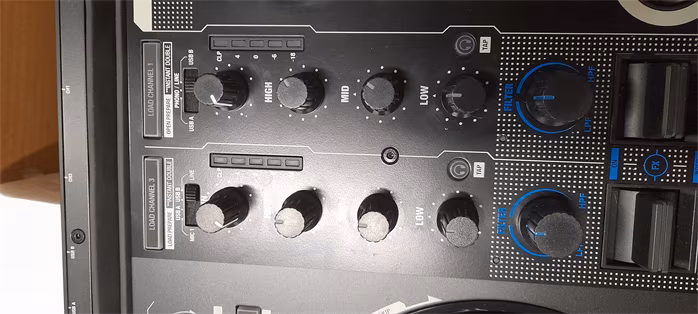 Reloop Mixon 8 Pro (použité) - DJ kontroler se zvukovou kartou