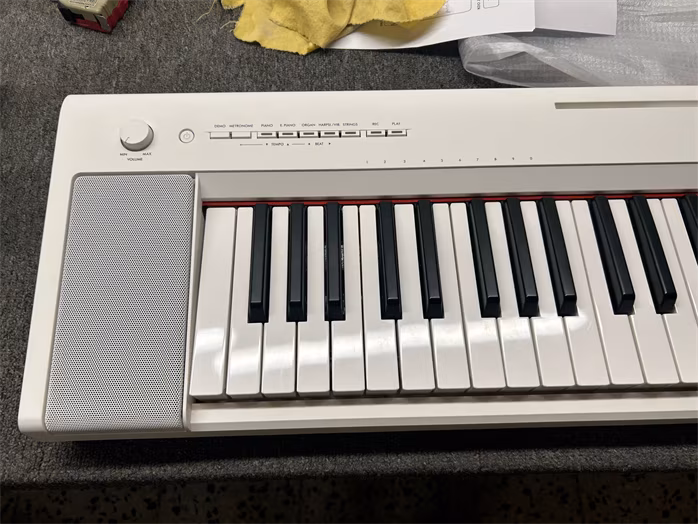 Yamaha NP-35 WH (použité) - Přenosné digitální stage piano