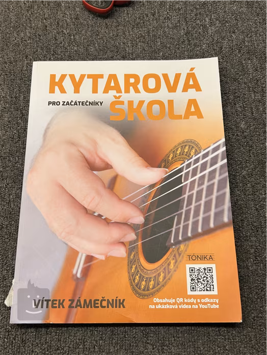 KN Kytarová škola pro začátečníky - Vítek Zámečník (poškozené) - Škola hry na kytaru