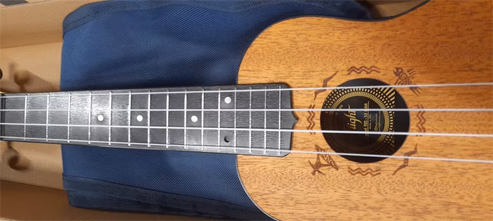 Flight TUS-53 Mahogany (poškozené) - Akustické ukulele