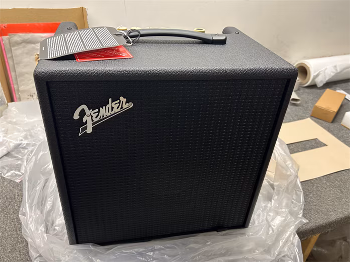 Fender Rumble LT25 (použité) - Baskytarové modelingové kombo