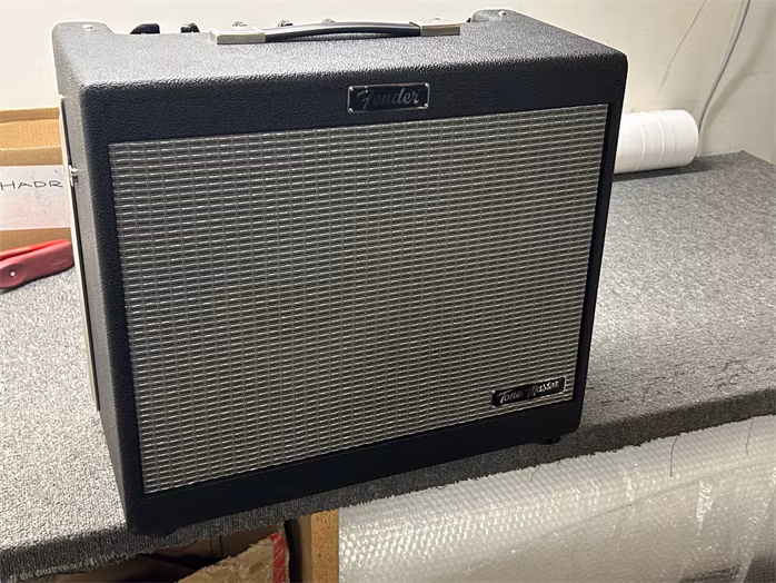 Fender Tone Master FR-10 (použité) - Aktivní kytarový reprobox
