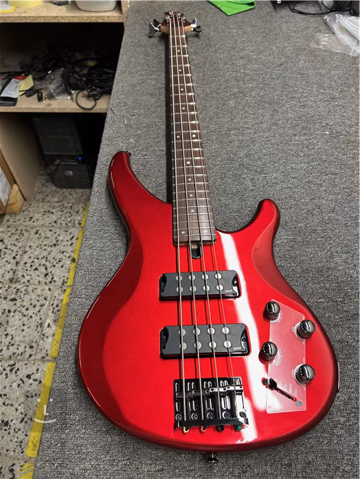 Yamaha TRBX304 CAR (použité) - Elektrická baskytara