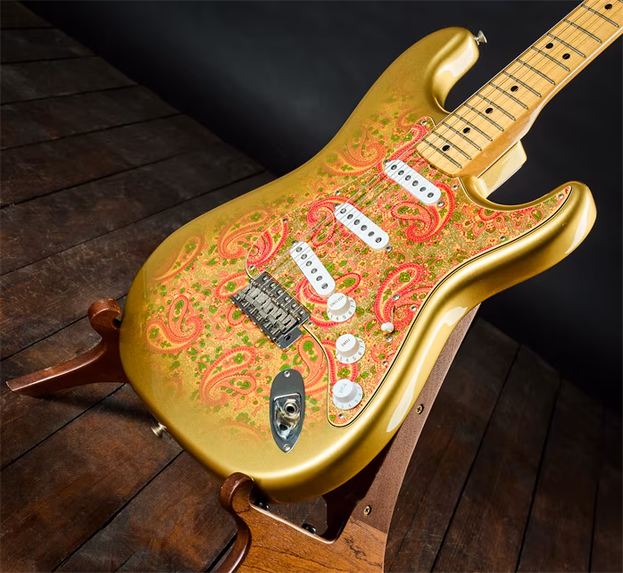 Fender Custom Shop 2018 Masterbuilt 69 Pink/Gold Paisley Stratocaster Dale Wilson  - Elektrická kytara