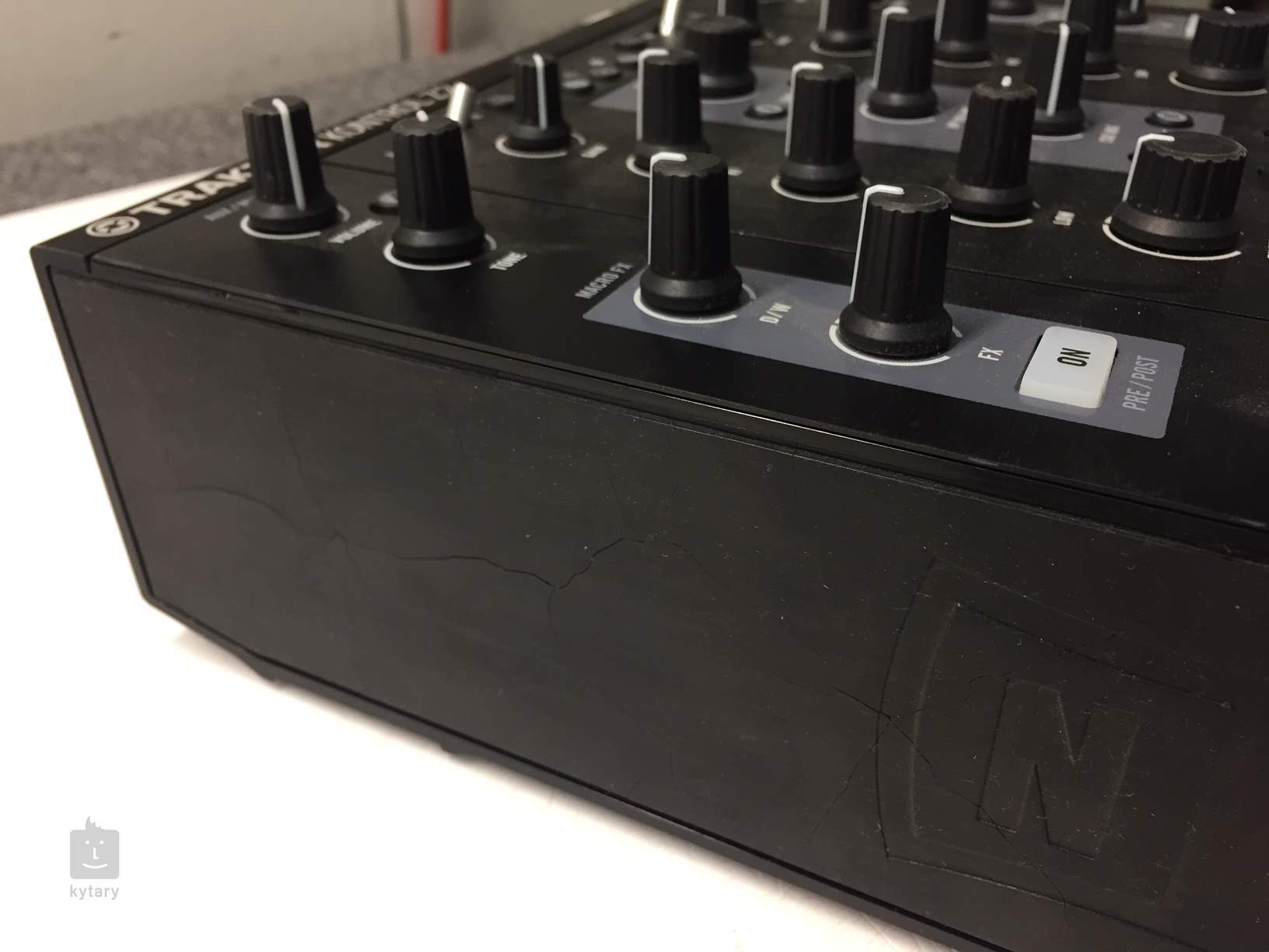 NATIVE INSTRUMENTS Traktor Kontrol Z2 (poškozené)