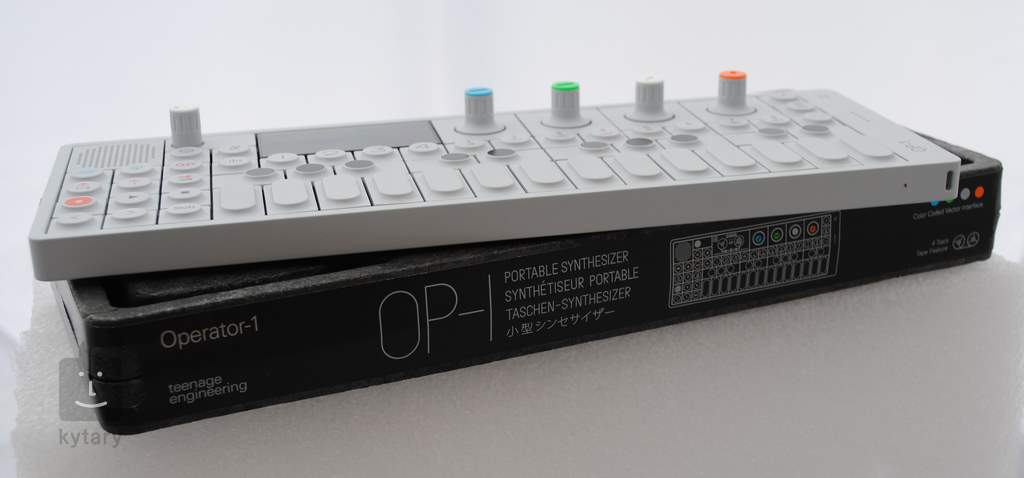 OP-1（Teenage Engineering）小型シンセサイザー - 楽器/器材