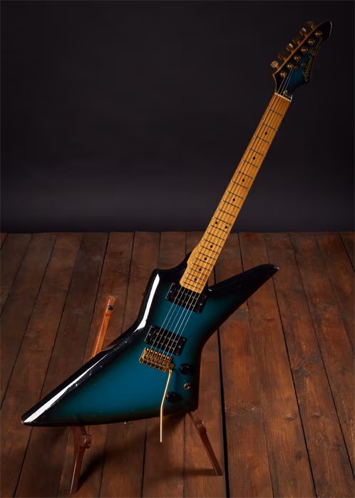 Aria Pro 2 1982 ZZ Deluxe V - Guitare électrique