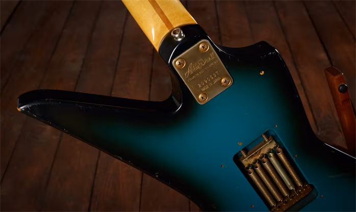 Aria Pro 2 1982 ZZ Deluxe V - Guitare électrique