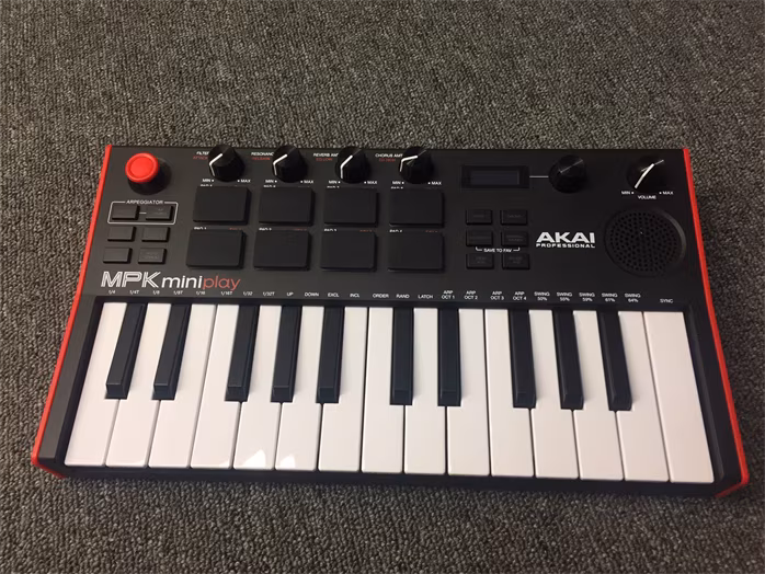 Akai MPK Mini PLAY MK3 (használt) - USB/MIDI keyboard