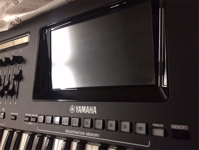 Yamaha Genos (kicsomagolt) - Kiséretautomatikás szintetizátor