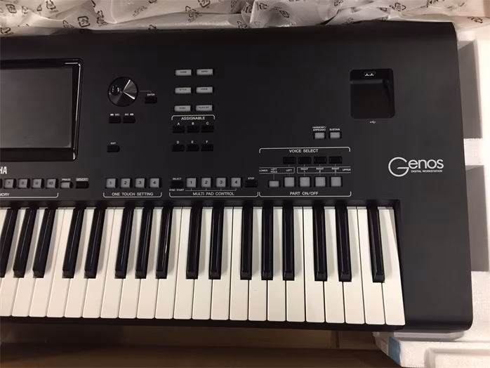 Yamaha Genos (kicsomagolt) - Kiséretautomatikás szintetizátor