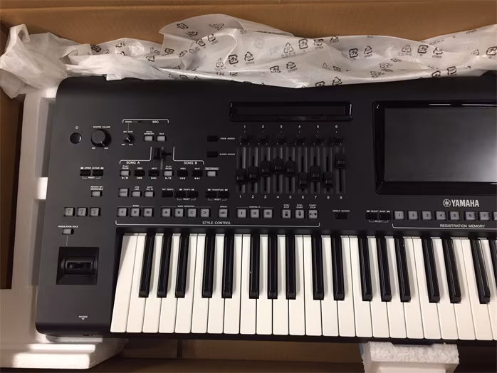 Yamaha Genos (kicsomagolt) - Kiséretautomatikás szintetizátor