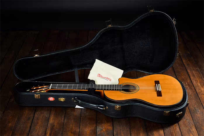 Alhambra 2013 9P CW E8 Cutaway - Klasszikus gitár