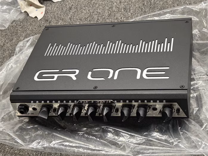 GR Bass ONE 800 (használt) - Tranzisztoros basszusgitár erősítő