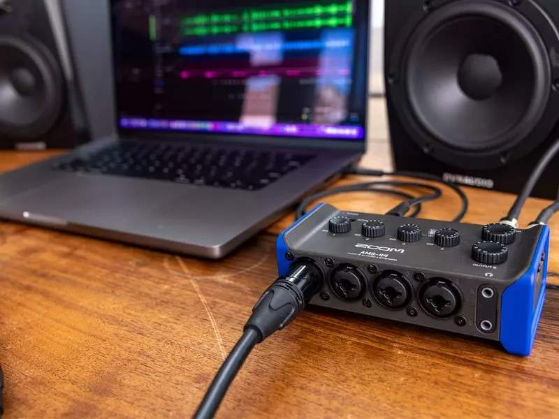 ZOOM AMS-44 USB Audio Interface | Kytary.ie