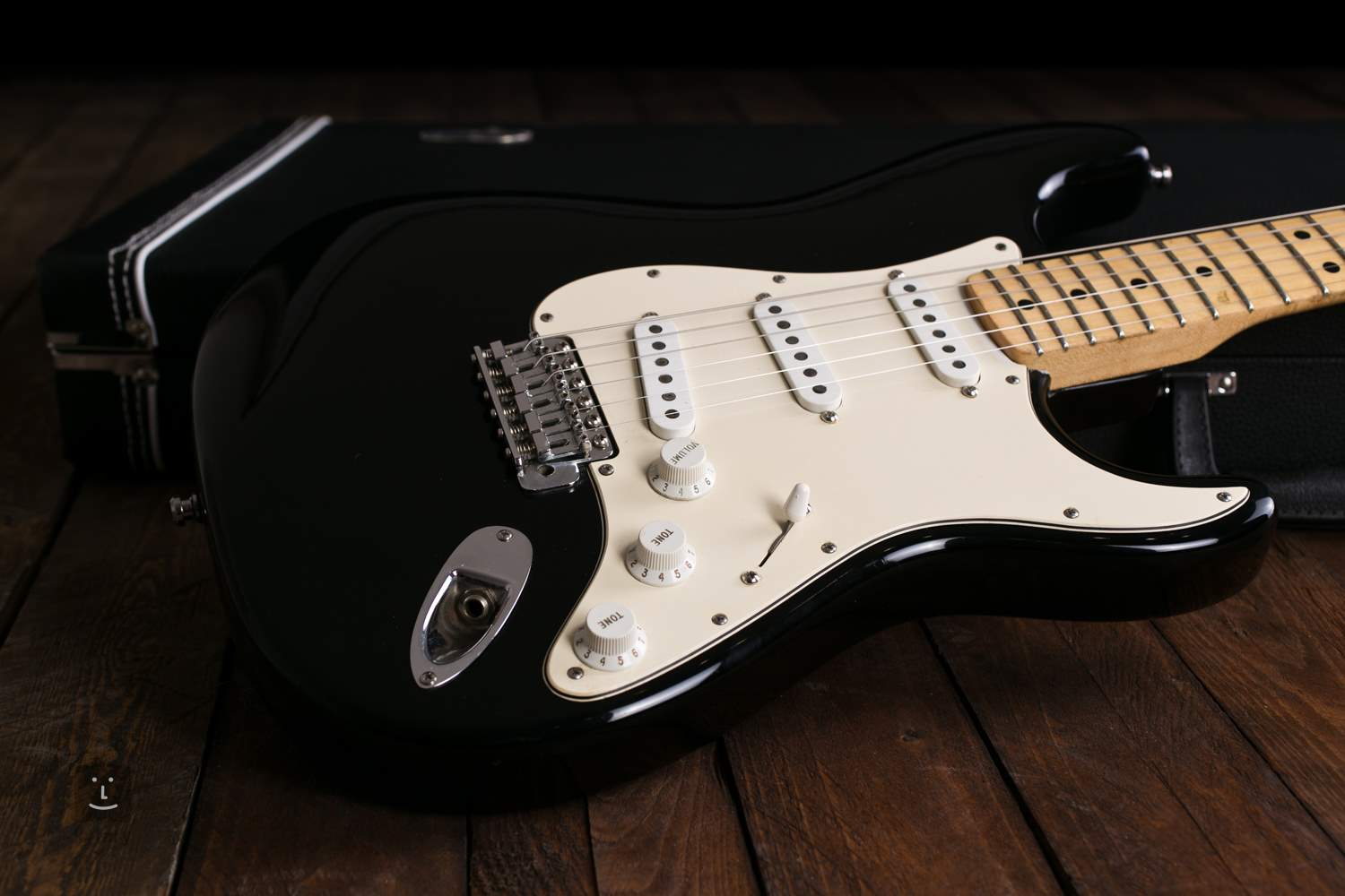 FENDER 1975 Stratocaster Body Refinish Electric Guitar