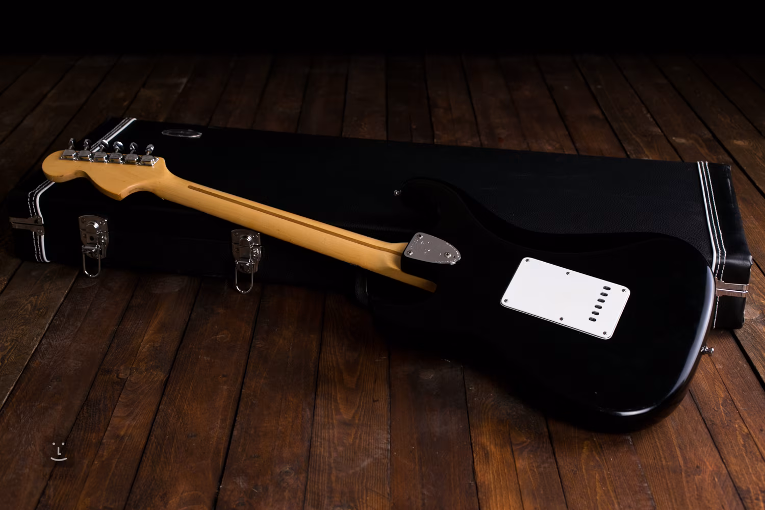 FENDER 1975 Stratocaster Body Refinish Electric Guitar