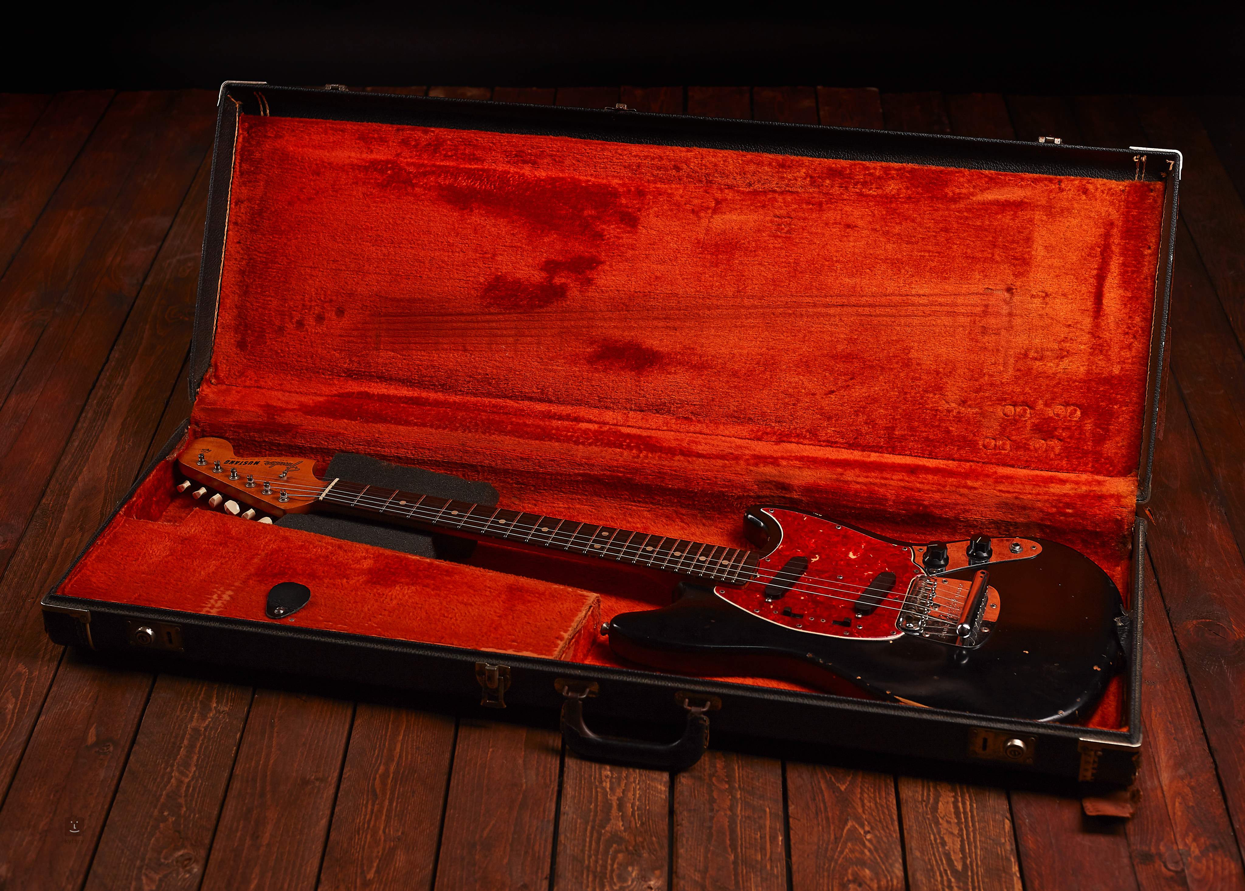 FENDER 1966 Mustang Nitro Body Refinish Electric Guitar