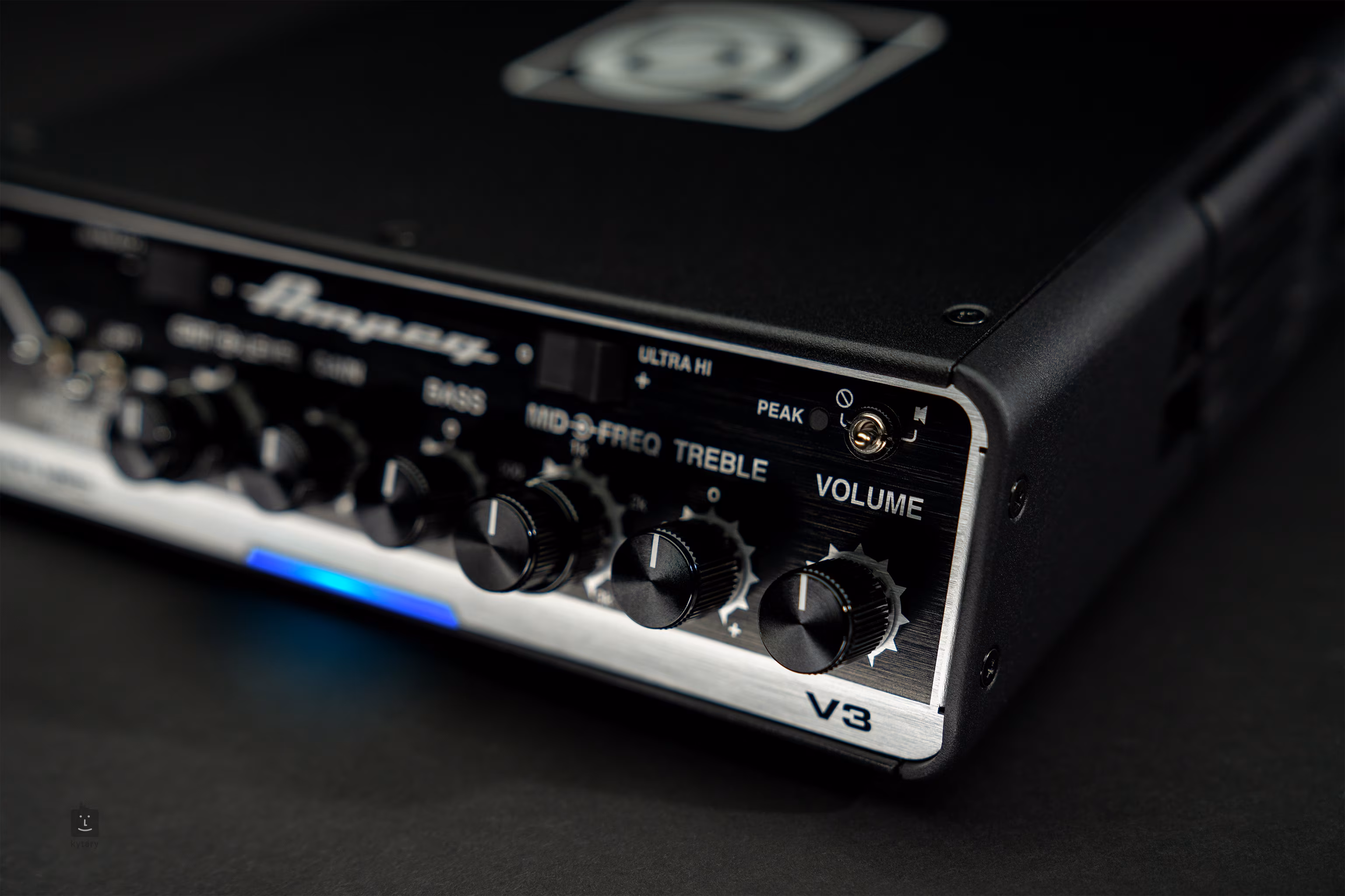 AMPEG Venture V3 Bass Guitar SolidState Amplifier Kytary.ie