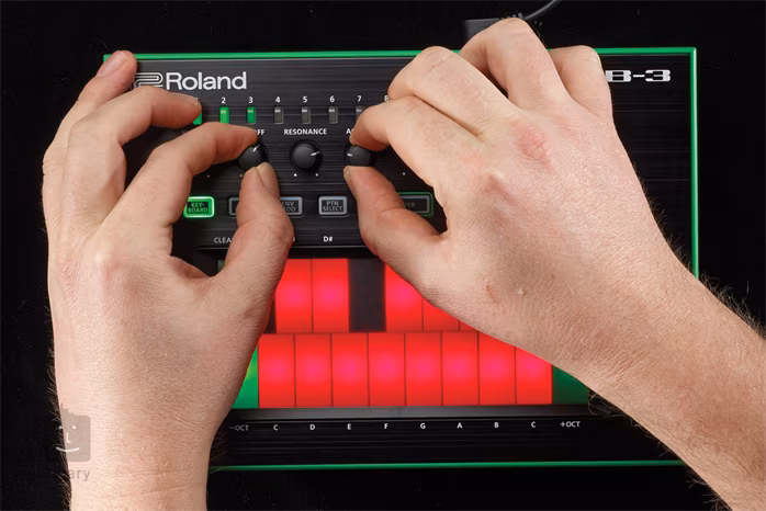 Roland TB-3 - Syntezator basowy