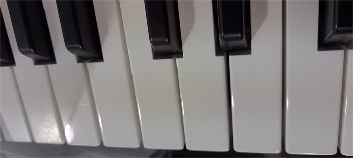Yamaha PSR-EW425 (używane) - Keyboard z dynamiką uderzenia