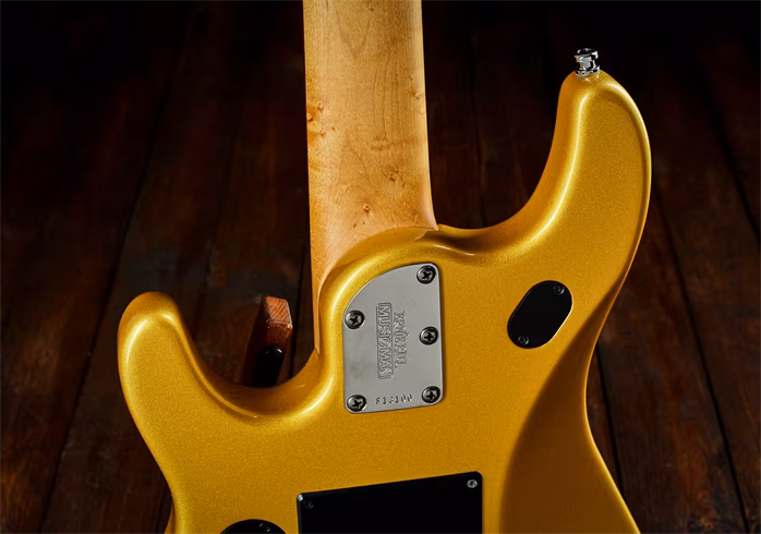 Music Man 2005 Petrucci JP7 Piezo Medallion Gold - Gitara elektryczna