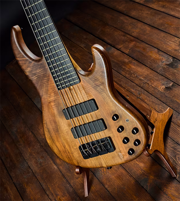 Grebeň 6 Walnut Top - Elektryczna gitara basowa
