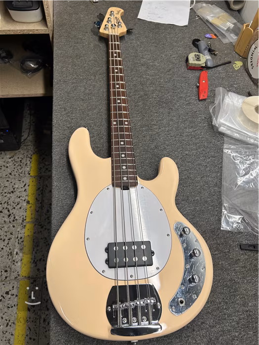 Sterling by Music Man SUB StingRay H Vintage Cream (rozpakowane) - Elektryczna gitara basowa