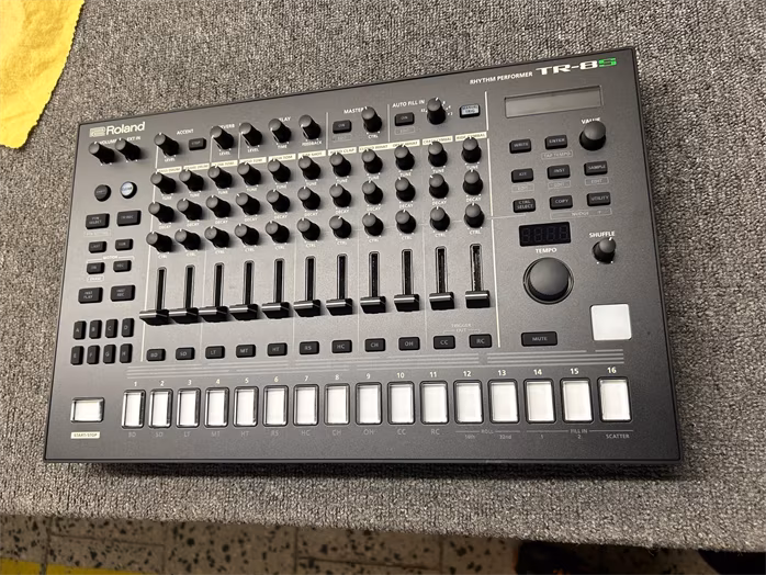 Roland TR-8S (rozpakowane) - Syntezator perkusyjny, sequencer