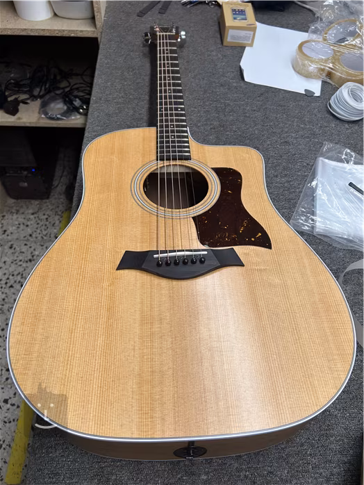 Taylor 210ce (używane) - Gitara elektroakustyczna